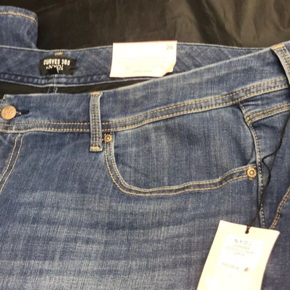 NYDJ Carya Plus Women Denim Shorts Size 26 New Y - Picture 8 of 9